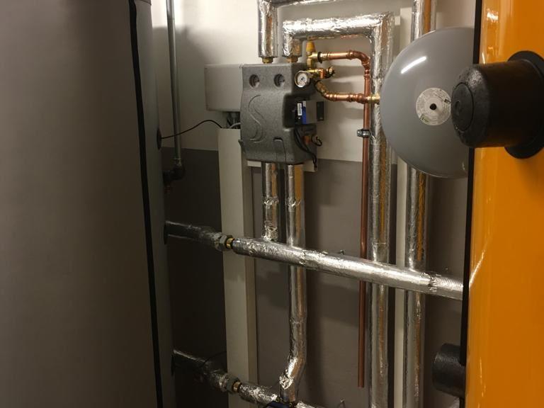 Einbindung der Solaranlage in Pufferspeicher und Boiler